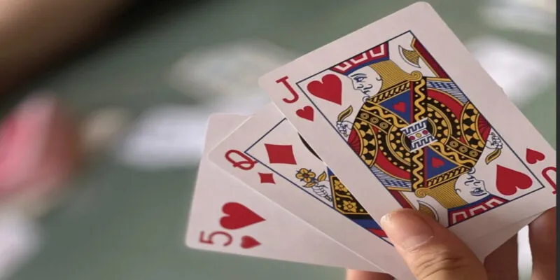 Giai đoạn 1 trong Xì Dách là tính tổng điểm cho người chơi từ 2 lá bài chia ban đầu